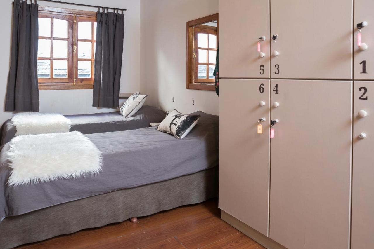 La Justina Hostel San Carlos de Bariloche Bagian luar foto
